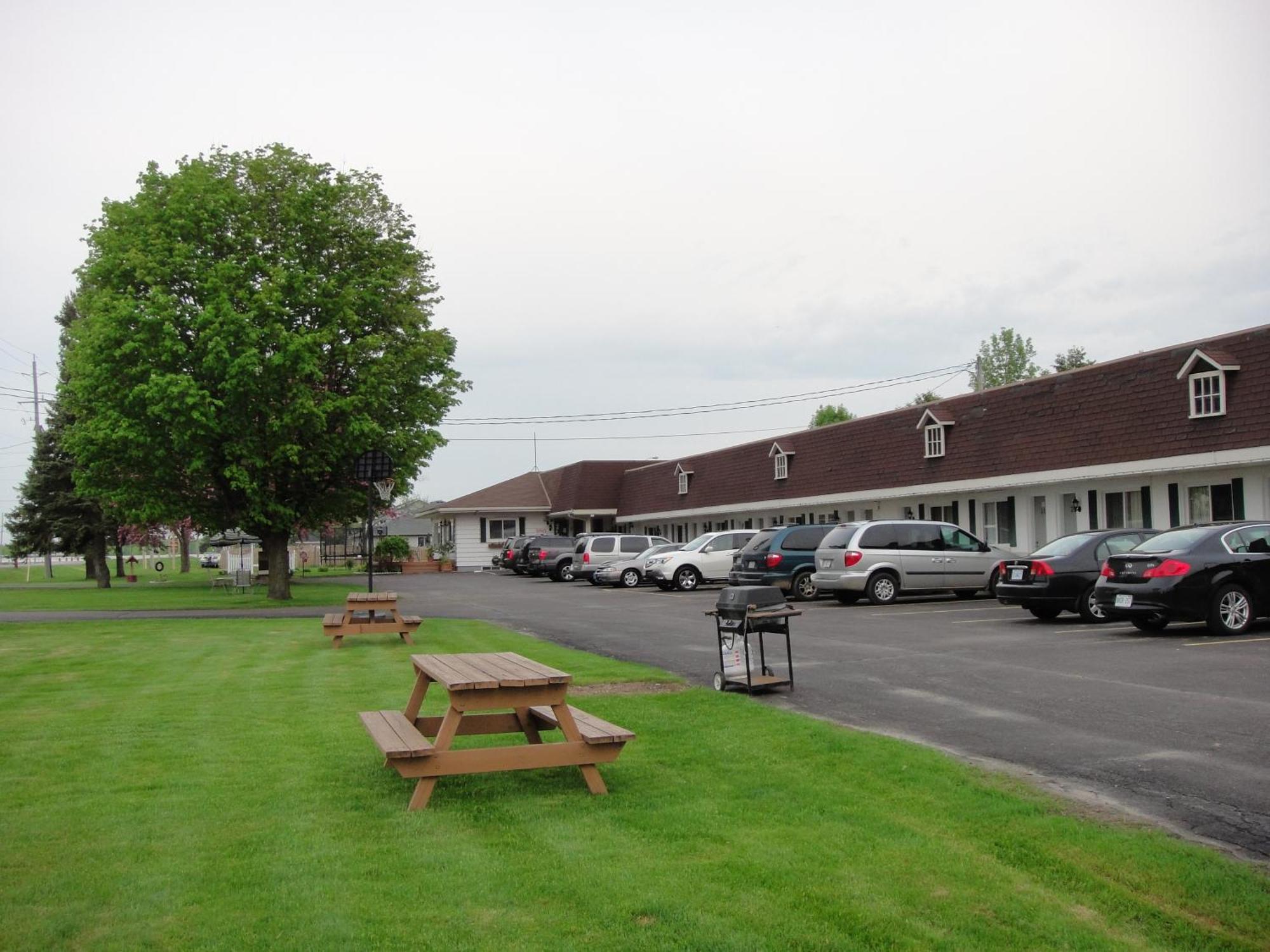 Country Squire Motel Arnprior Ngoại thất bức ảnh