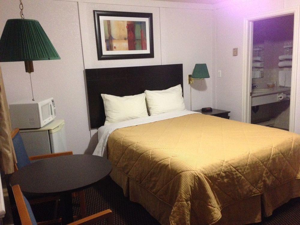 Country Squire Motel Arnprior Ngoại thất bức ảnh