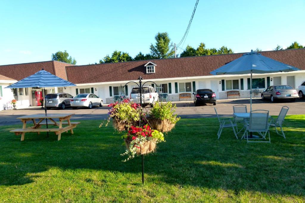 Country Squire Motel Arnprior Ngoại thất bức ảnh