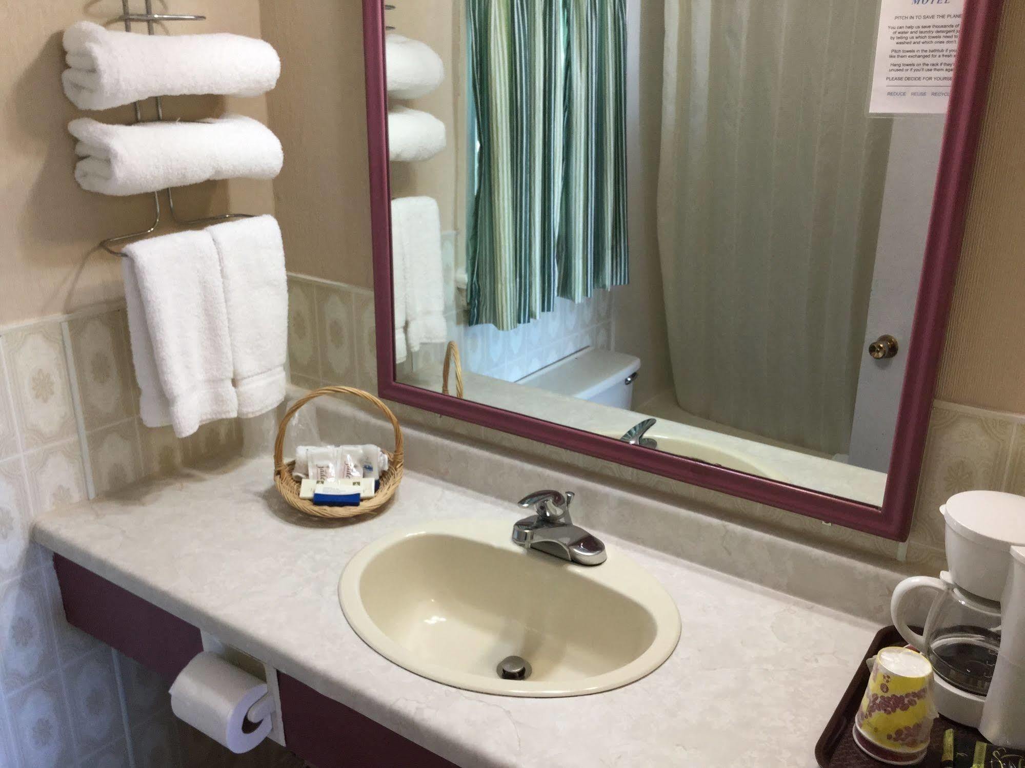Country Squire Motel Arnprior Ngoại thất bức ảnh
