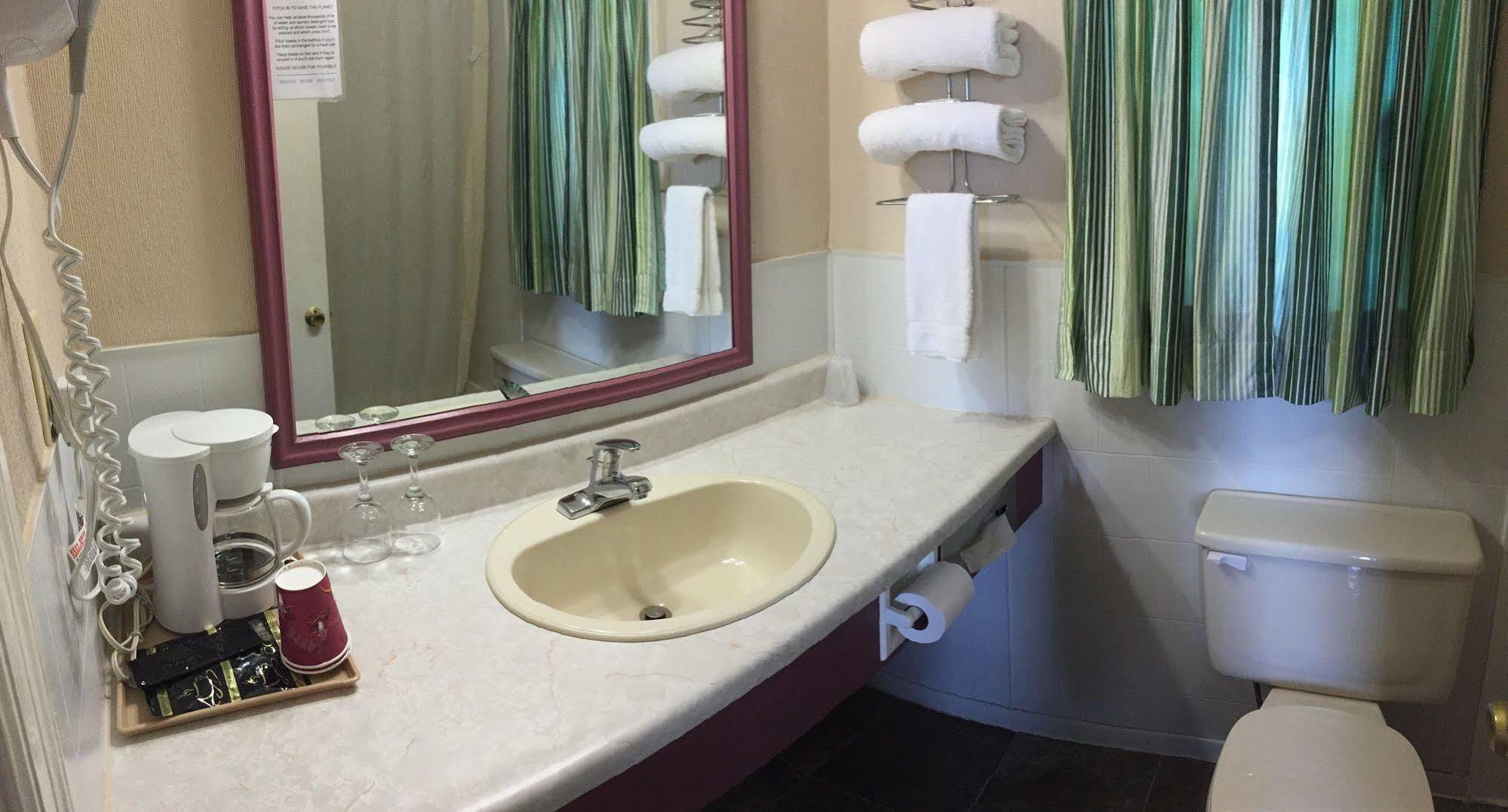 Country Squire Motel Arnprior Ngoại thất bức ảnh