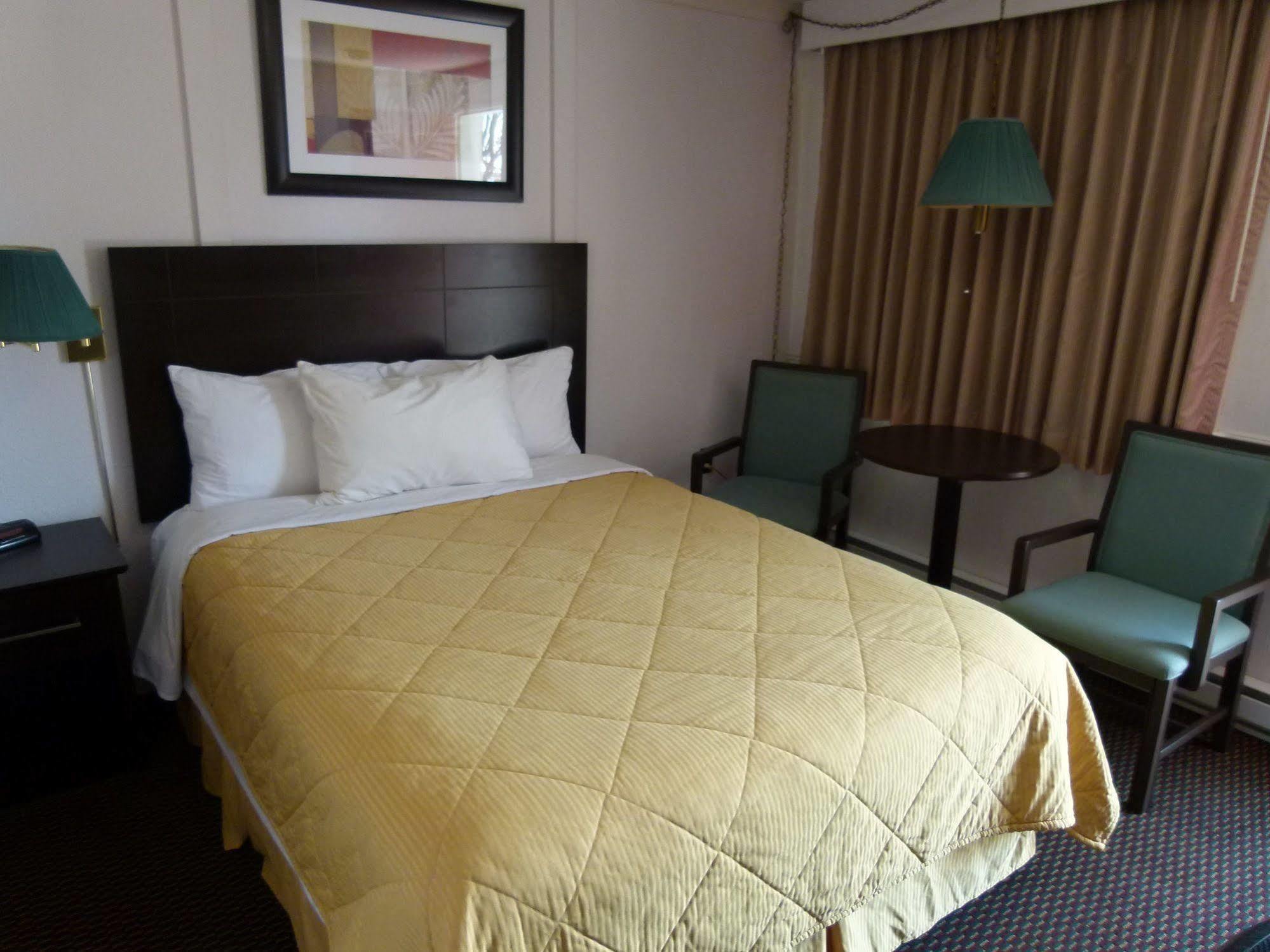 Country Squire Motel Arnprior Ngoại thất bức ảnh