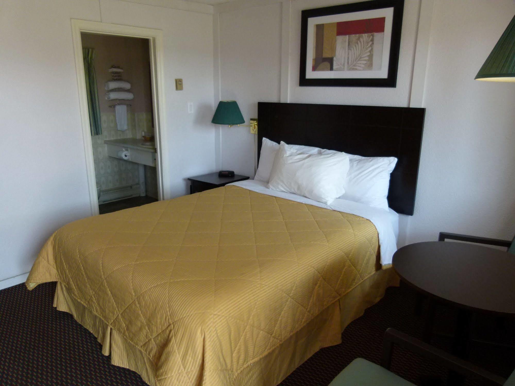 Country Squire Motel Arnprior Ngoại thất bức ảnh