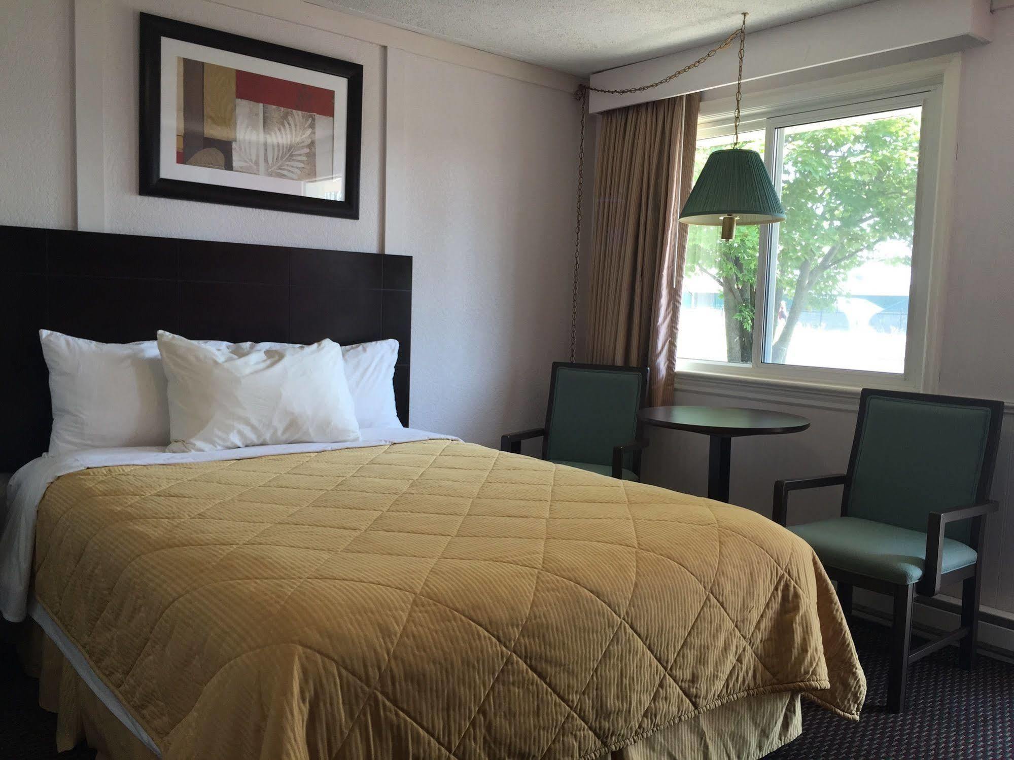 Country Squire Motel Arnprior Ngoại thất bức ảnh