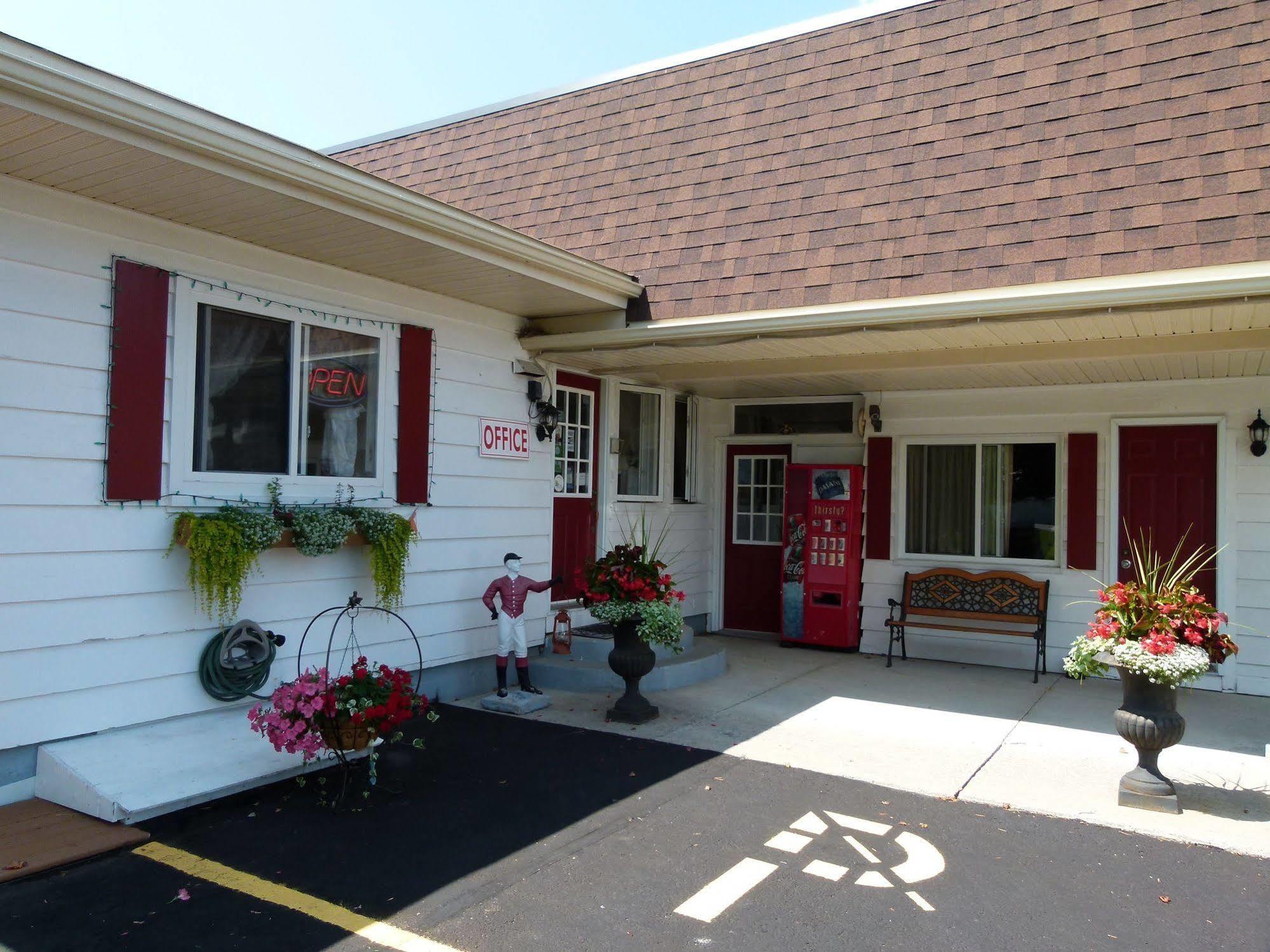 Country Squire Motel Arnprior Ngoại thất bức ảnh